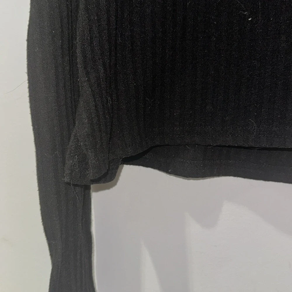 Boxy Cropped Ribbed Turtleneck - Picture 4 of 4